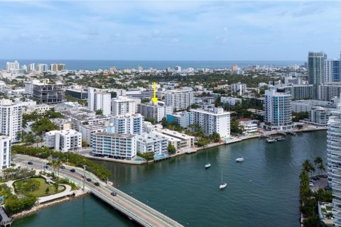 Condo in Miami Beach, Florida, 1 bedroom  № 2381518