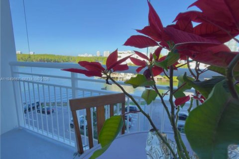 Снять в аренду кондоминиум в Санни-Айлс-Бич, Флорида 1 спальня, 66.89м2, № 2005668 - фото 3