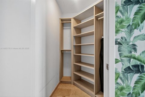 Купить кондоминиум в Майами, Флорида 3 спальни, 155.7м2, № 2020569 - фото 9