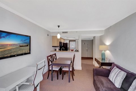 Condo in Miami, Florida, 1 bedroom  № 1863683 - photo 6