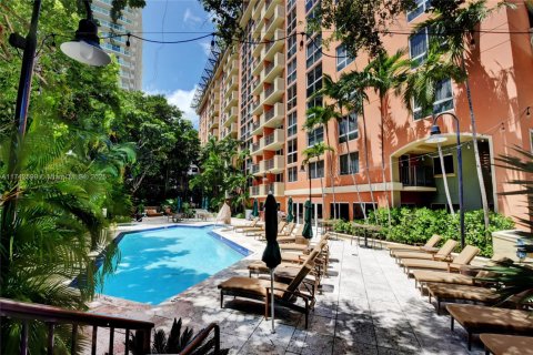 Condo in Miami, Florida, 1 bedroom  № 1863683 - photo 17