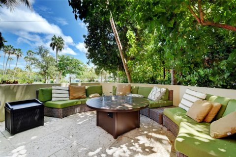 Condo in Miami, Florida, 1 bedroom  № 1863683 - photo 14