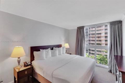 Condo in Miami, Florida, 1 bedroom  № 1863683 - photo 7