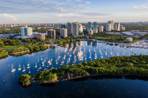 Condo in Miami, Florida, 1 bedroom  № 1863683 - photo 22