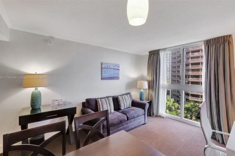 Condo in Miami, Florida, 1 bedroom  № 1863683 - photo 2