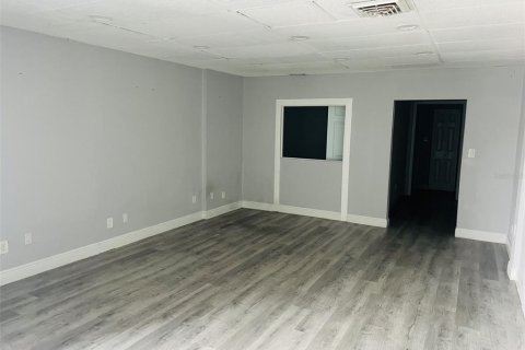Immobilier commercial à louer à Tampa, Floride: 604.52 m2 № 1363776 - photo 4