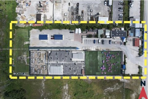 Commercial property in Miami, Florida № 1978256 - photo 2
