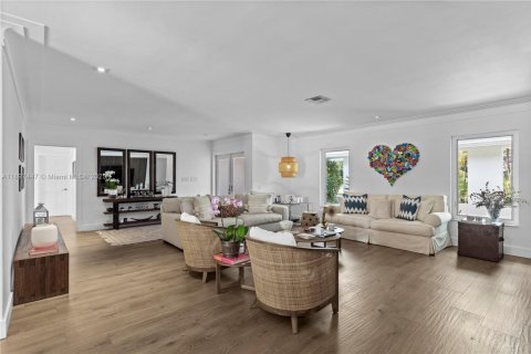 House in Pinecrest, Florida 7 bedrooms, 506.5 sq.m. № 2019305 - photo 10