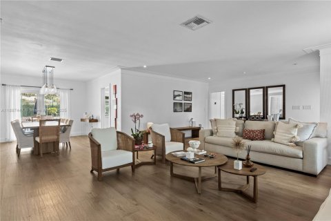 House in Pinecrest, Florida 7 bedrooms, 506.5 sq.m. № 2019305 - photo 12