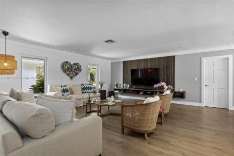 House in Pinecrest, Florida 7 bedrooms, 506.5 sq.m. № 2019305 - photo 8
