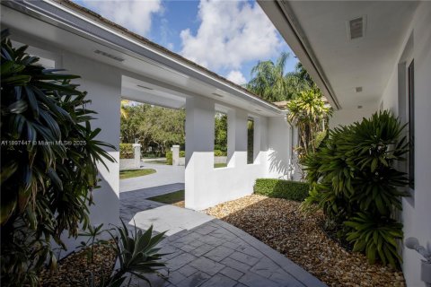 House in Pinecrest, Florida 7 bedrooms, 506.5 sq.m. № 2019305 - photo 4