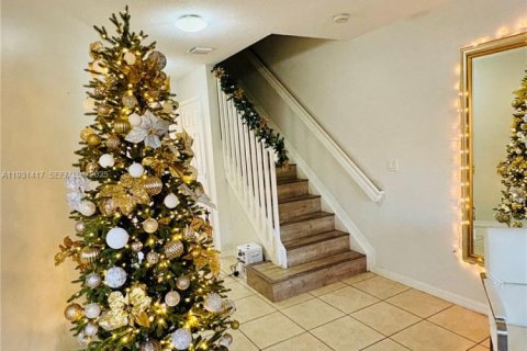 Townhouse in Hollywood, Florida 3 bedrooms, 130.99 sq.m. № 1990019 - photo 3