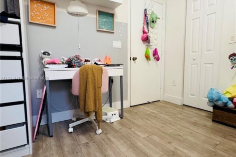 Townhouse in Hollywood, Florida 3 bedrooms, 130.99 sq.m. № 1990019 - photo 21