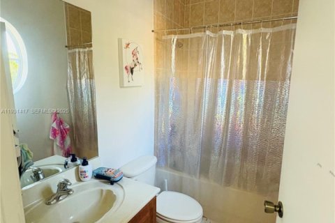 Townhouse in Hollywood, Florida 3 bedrooms, 130.99 sq.m. № 1990019 - photo 17