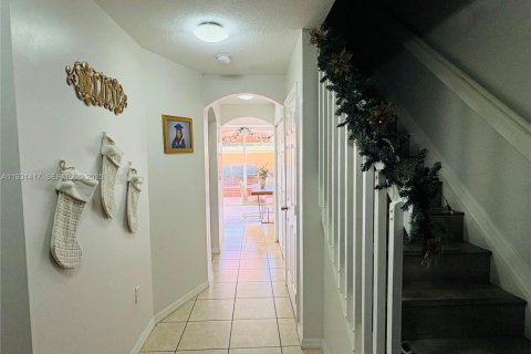 Townhouse in Hollywood, Florida 3 bedrooms, 130.99 sq.m. № 1990019 - photo 9