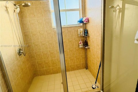 Townhouse in Hollywood, Florida 3 bedrooms, 130.99 sq.m. № 1990019 - photo 15