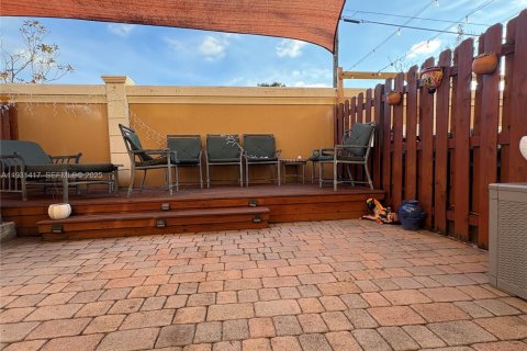 Townhouse in Hollywood, Florida 3 bedrooms, 130.99 sq.m. № 1990019 - photo 25