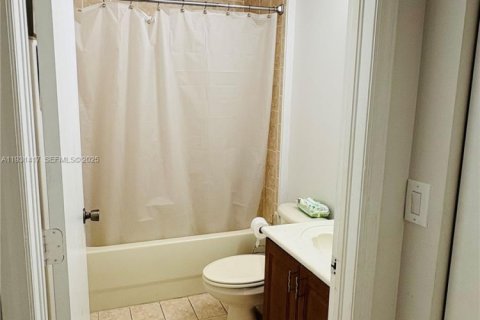 Townhouse in Hollywood, Florida 3 bedrooms, 130.99 sq.m. № 1990019 - photo 19