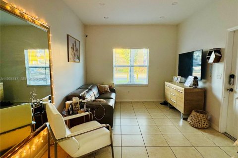 Townhouse in Hollywood, Florida 3 bedrooms, 130.99 sq.m. № 1990019 - photo 5