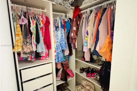 Townhouse in Hollywood, Florida 3 bedrooms, 130.99 sq.m. № 1990019 - photo 20