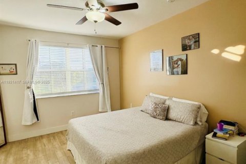 Townhouse in Hollywood, Florida 3 bedrooms, 130.99 sq.m. № 1990019 - photo 7