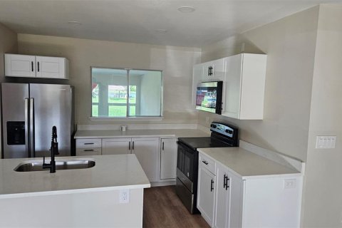 Casa en venta en North Fort Myers, Florida, 3 dormitorios, 130.9 m2 № 1915280 - foto 6