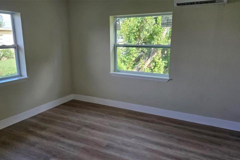 Casa en venta en North Fort Myers, Florida, 3 dormitorios, 130.9 m2 № 1915280 - foto 10