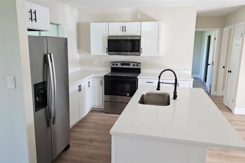 Casa en venta en North Fort Myers, Florida, 3 dormitorios, 130.9 m2 № 1915280 - foto 19