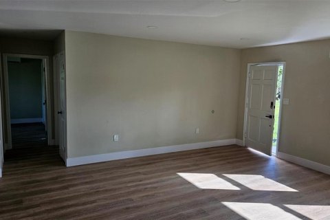 Casa en venta en North Fort Myers, Florida, 3 dormitorios, 130.9 m2 № 1915280 - foto 14