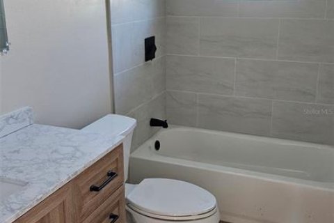Casa en venta en North Fort Myers, Florida, 3 dormitorios, 130.9 m2 № 1915280 - foto 9