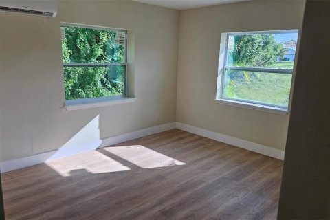 Casa en venta en North Fort Myers, Florida, 3 dormitorios, 130.9 m2 № 1915280 - foto 11