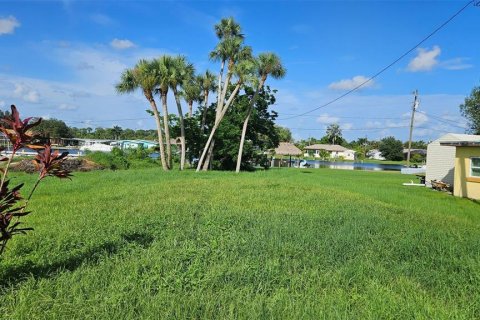 Casa en venta en North Fort Myers, Florida, 3 dormitorios, 130.9 m2 № 1915280 - foto 3