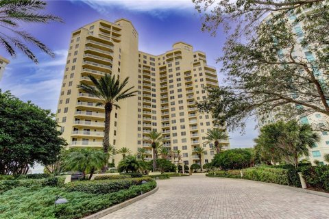 Condo in Clearwater, Florida, 2 bedrooms № 2394353