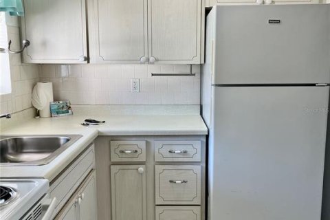 Condo in Bradenton, Florida, 1 bedroom  № 1907069 - photo 4