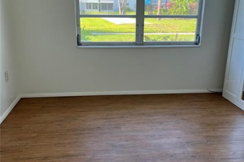 Condo in Bradenton, Florida, 1 bedroom  № 1907069 - photo 5