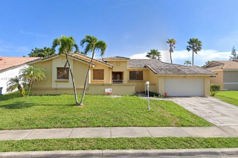 House in Cutler Bay, Florida 4 bedrooms, 215.07 sq.m. № 2401311