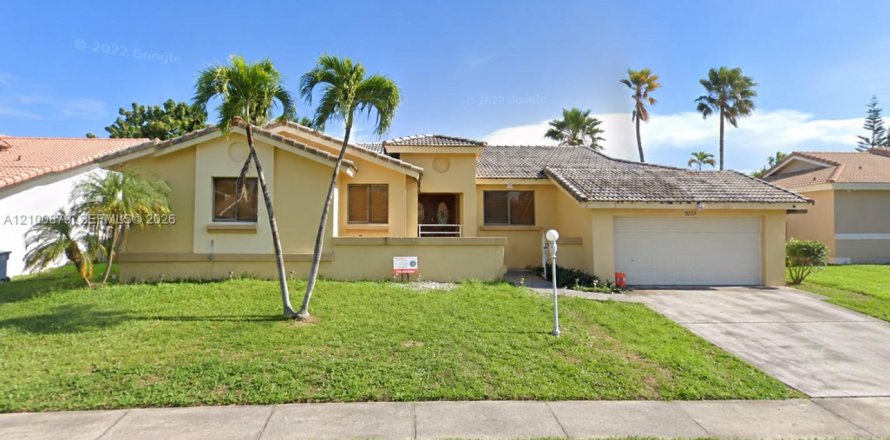 House in Cutler Bay, Florida 4 bedrooms, 215.07 sq.m. № 2401311