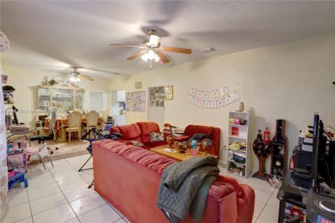 Casa en venta en North Miami, Florida, 3 dormitorios, 132.2 m2 № 1857027 - foto 8