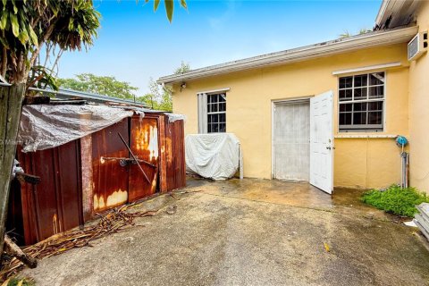 Casa en venta en North Miami, Florida, 3 dormitorios, 132.2 m2 № 1857027 - foto 3