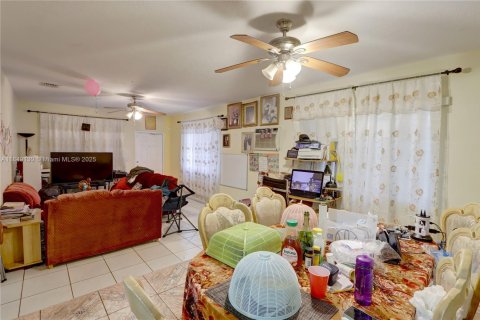 Casa en venta en North Miami, Florida, 3 dormitorios, 132.2 m2 № 1857027 - foto 9