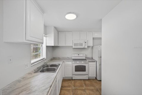 House in Tampa, Florida 2 bedrooms, 97.55 sq.m. № 2122781 - photo 3