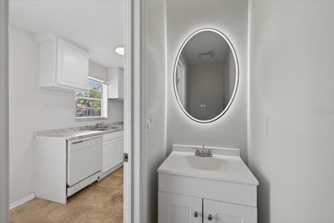 House in Tampa, Florida 2 bedrooms, 97.55 sq.m. № 2122781 - photo 8
