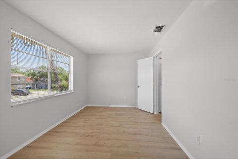 House in Tampa, Florida 2 bedrooms, 97.55 sq.m. № 2122781 - photo 17