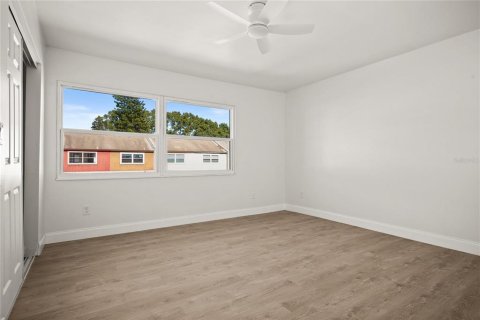 Townhouse in Largo, Florida 2 bedrooms, 97.36 sq.m. № 2123592 - photo 16