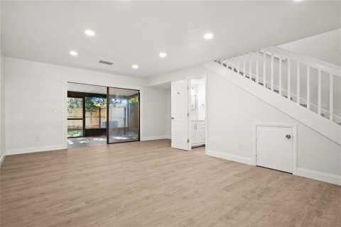 Townhouse in Largo, Florida 2 bedrooms, 97.36 sq.m. № 2123592 - photo 4