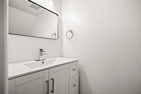 Townhouse in Largo, Florida 2 bedrooms, 97.36 sq.m. № 2123592 - photo 20