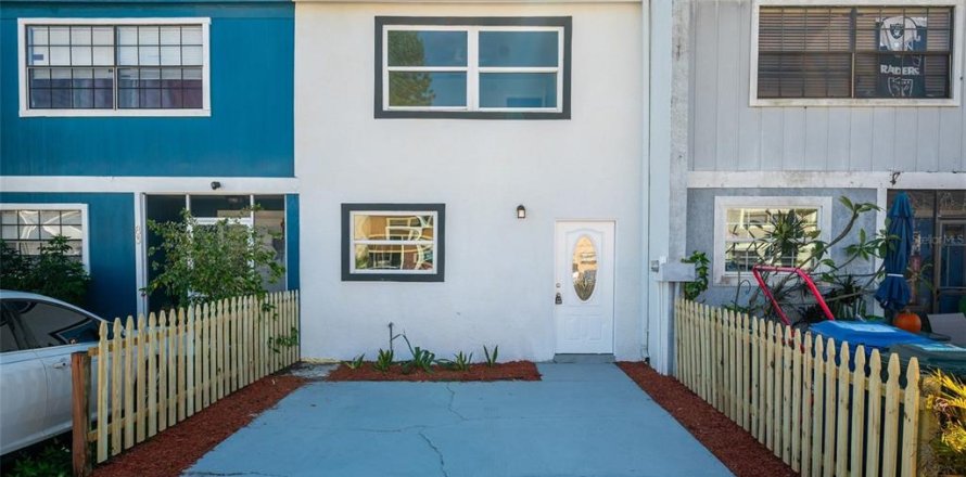 Townhouse in Largo, Florida 2 bedrooms, 97.36 sq.m. № 2123592