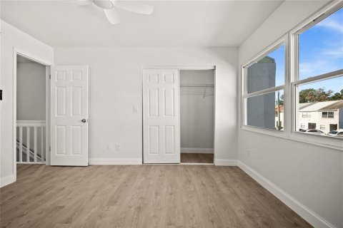 Townhouse in Largo, Florida 2 bedrooms, 97.36 sq.m. № 2123592 - photo 18