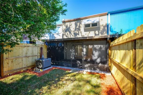 Townhouse in Largo, Florida 2 bedrooms, 97.36 sq.m. № 2123592 - photo 25