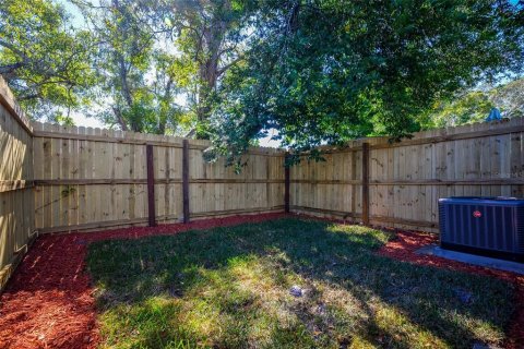 Townhouse in Largo, Florida 2 bedrooms, 97.36 sq.m. № 2123592 - photo 24